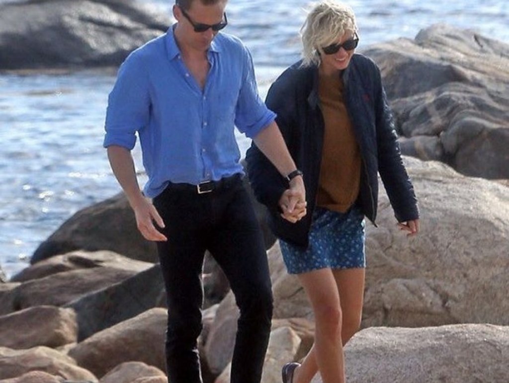 Тейлър Суифт и Том Хидълстън 
Подобен списък няма как да мине, без да се спомене Тейлър Суифт поне два пъти. Певицата има дълъг списък от гаджета, с повечето от които не се задържа за особено дълго време. Сред тях е и британският актьор Том Хидълстън. 
Снимките им хванати за ръка предизвикаха истинска истерия, най-вече защото Хидълстън е с коренно различна репутация от Суифт. Цялата история всъщност изглеждаше абсолютно скалъпена, за да се заговори повече за двете знаменитости.