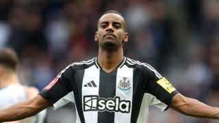 Сделката между Нюкасъл и Ливърпул за Исак вече е сигурна