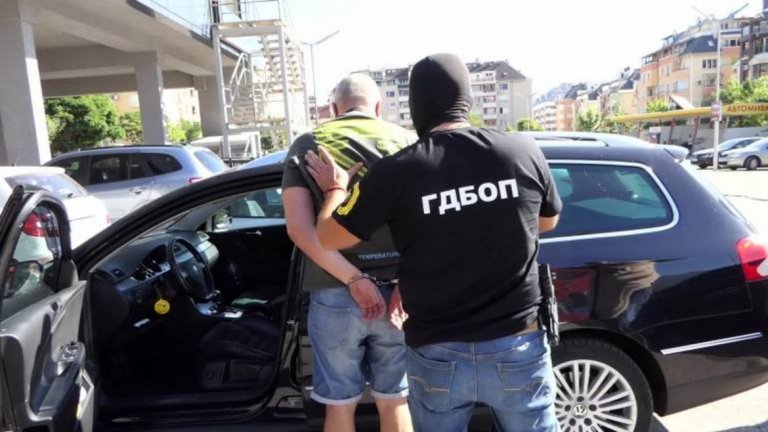 Иззети са общо 122 200 фалшиви евро по време на арестите