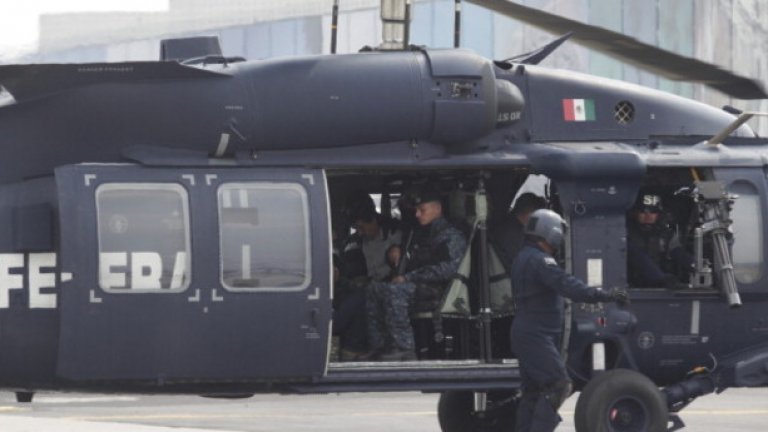 Преместването на Гузман от един затвор в друг винаги е под строга охрана