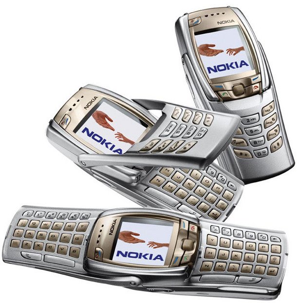 8. Дизайна
Разбираме защо на Nokia им отне толкова време да се разделят с хардуерната клавиатура и да направят телефон-дисплей. Те просто бяха извадили на пазара всички възможни варианти за сгъване, разгъване, отваряне и сглобяване на телефон и не си представяха как може да съществува апарат без бутони.