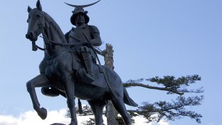 1280px-Statue-of-Date-Masamune-in-Aobayama-Park-Sendai-2016