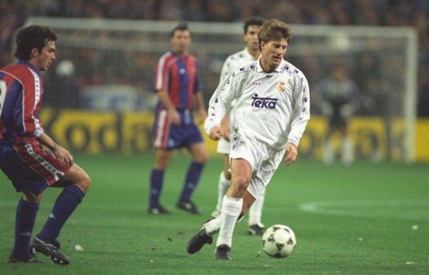 Михаел Лаудруп
Той беше част от първия дриймтим на Йохан Кройф и игра в Барса от 1989 до 1994-а. В последния сезон треньорът остави Лаудруп за дълго на резервната скамейка и халфът не желаеше да остане. Тогава бе поканен от Реал. Лаудруп се съгласи да отиде в Мадрид и за да отмъсти на Кройф. Той е единственият футболист печелил Ел Класико с 5:0, носейки фланелките и на двата отбора.