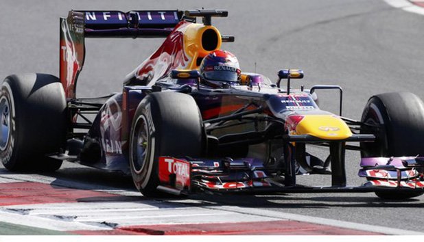 Red Bull RB9 от 2013 година
С този автомобил Себастиан Фетел спечели четвъртата си поредна световна титла, а конструкцията на Ейдриън Нюи се отличава с гениалното използване на изгорелите газове от ауспусите за създаване на повече аеродинамично притискане на задницата на колата.