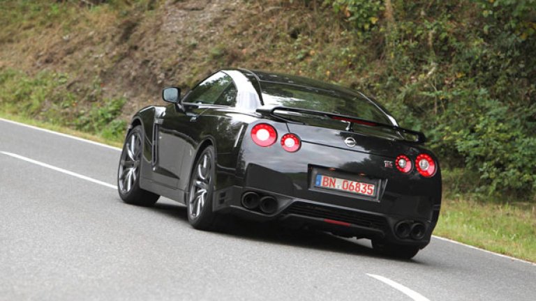 Автомобилът е станал по-стабилен при подаване на газ в края на завоя