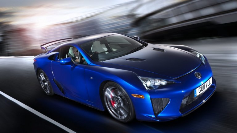 И намеква, че скоро ще има нов Lexus LFA, който ще е именно с ръчни скорости