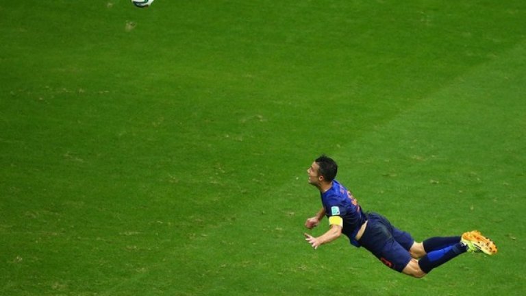 Голът на Ван Перси за Холандия срещу Испания на световното в Бразилия през лятото
