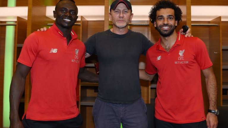 Агент 007 със Садио Мане и Мохамед Салах.