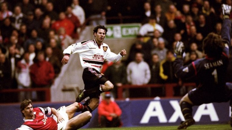 Райън Гигс слаломира като вятър из защитата на Арсенал и бележи паметния си гол на полуфинала в Купата на ФА през 1999 г.
