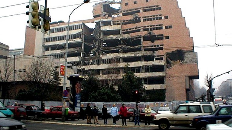 Югославското военно министерство и до днес стои в руини, след бомбардировките на НАТО