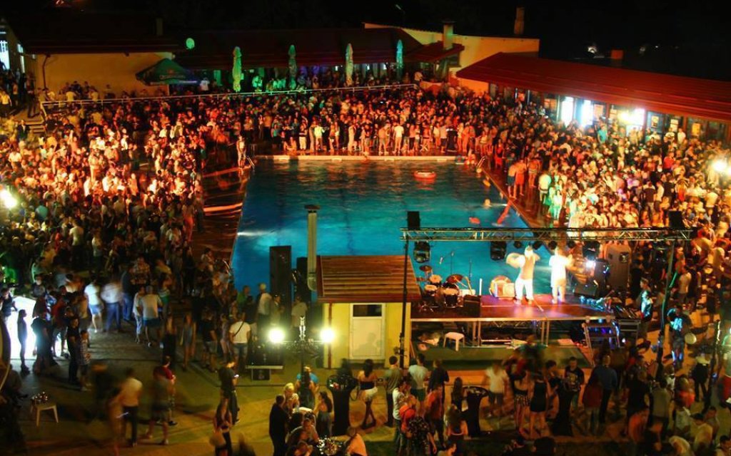 10153522_10200895952401122_1995526837_n