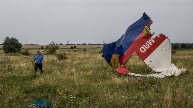 Холандия прибира останките от MH17
