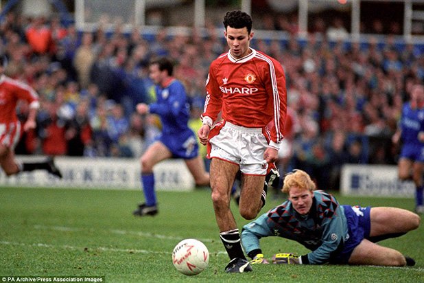 Кое е това слабичко хлапе? Райън Гигс вкарва пореден гол във вратата на Олдъм, размазан на Боксинг дей през 1991 г. от Манчестър Юнайтед с 6:3.