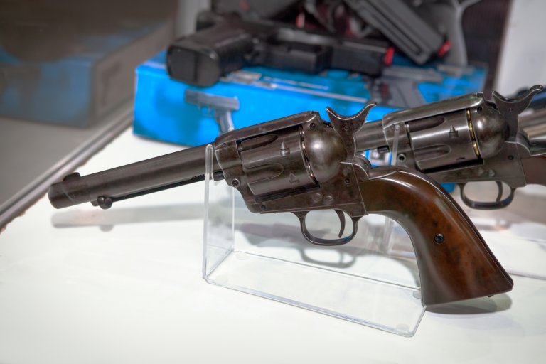 Пистолет Colt.45, с какъвто е стрелял Алек Болдуин на снимачната площадка на Rust