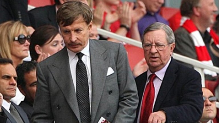 Досега Стан Крьонке успя да отбие всички атаки на Алишер Усманов