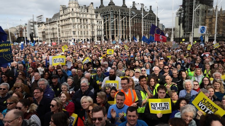 Многохиляден протест в Лондон срещу Брекзит