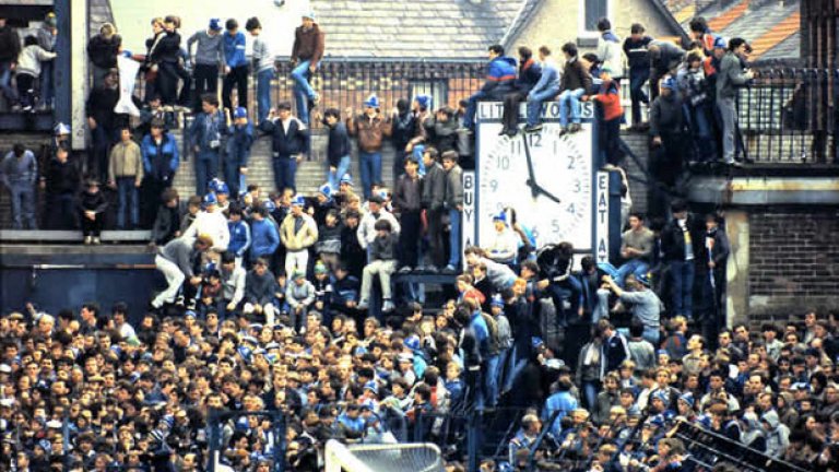 "Гудисън Парк", 1985 г. Евертън е на финалните крачки към титлата, а трибуните не могат да поберат желаещите да видят онзи изключителен син отбор с Греъм Шарп, Питър Рийд, Кевин Шийди и Невил Саутъл. След страхотните си последни години от 80-те, Евертън така и не успява да е сила в ерата на Висшата лига.