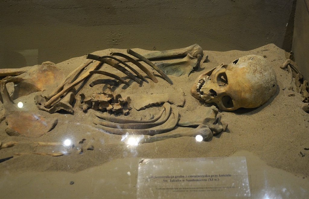 02019_Burial_site_reconstruction_by_the_St._James_Churchyard_in_Sandomierz