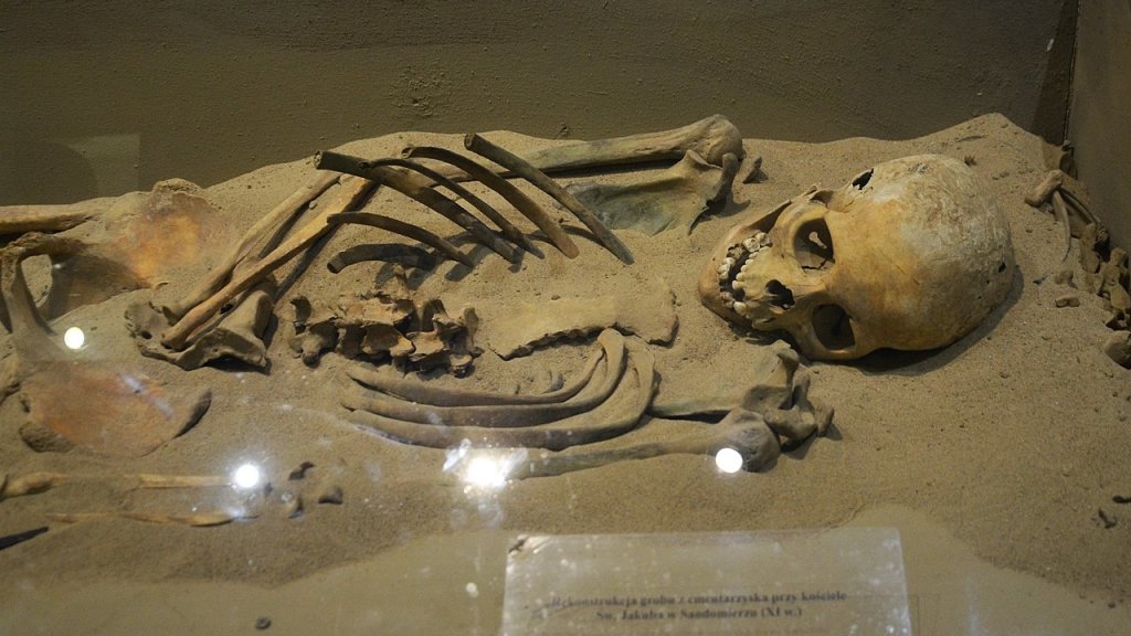 02019_Burial_site_reconstruction_by_the_St._James_Churchyard_in_Sandomierz