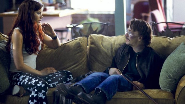 Гари Олдман, Tiptoes (2003 г.)
Мнозинството от критиците смята, че "Оскарът" за главна мъжка роля е задължителен за Гари Олдман. Изпълнението в "Най-мрачният час" е невероятно и не са малко тези, които определят ролята му като сър Уинстън Чърчил като най-добрата в кариерата му. Същото далеч не може да се каже за "Tiptoes". Там Матю Макконъхи играе единственият човек с нормален ръст в семейство на джуджета. А Олдман е неговият малък (буквално) брат близнак. През цялото време той играе на колене, опитвайки се да създаде достоверен образ на малък човек. Не особено успешно, особено на фона на това, че краката му се виждат в някои сцени.