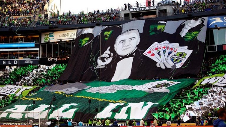 Въпреки че футболът навлиза с огромни стъпки в САЩ, американските фенове все още понякога бъркат спортовете. Тези на Сиатъл „извадиха“ роял флъш, за да покажат силата си срещу Портланд Тимбърс