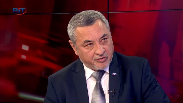 "Не може един гологлав чалгар да се изживява като съдия в България и да раздава присъди", заяви бившият вицепремиер