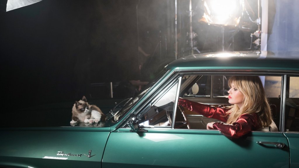 2017-Opel-Calendar-Grumpy-Cat-302536-1