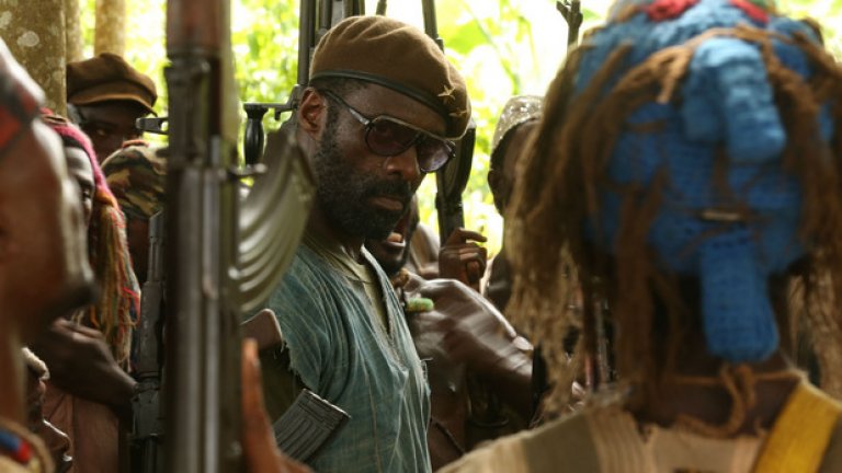 Идрис Елба в "Beasts Of No Nation"

Филмът все още не направил премиерата си, но вече се превърна в едно от най-обсъжданите заглавия на годината с опция за "Оскар".

"Beasts Of No Nation" на режисьора Кари Фукунага се снима в диви местности на територията на Гана.

В един момент по време на снимките Идрис Елба пада от прекършен клон и увисва на ръба на пропаст с дълбочина около 30 метра. За щастие Елба успява да се добере до теснина, в която се задържа, за да не падне в пропастта.