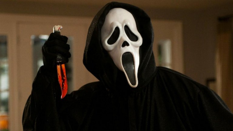 Scream / "Писък"
На популярната поредица "Писък" често са приписвани престъпления. Едно от тях обаче е толкова бритално, че разтърсва обществото в Белгия. През 2001 г. 24-годишният белгийски шофьор на камион Тиери Джарадин се облича с черна роба и слага иконичната маска от филма, за да наръга 15-годишната си съседка Алисън Камбер над 30 пъти. Причината - тя отхвърлила романтичните му пориви.