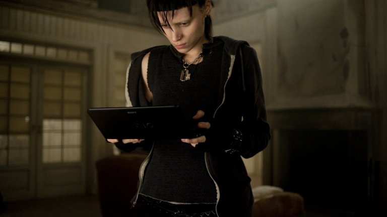 "Момичето с драконовата татуировка" / The Girl with the Dragon Tattoo 
През 2009-а излиза шведската екранизация по романа на Стиг Ларшон. Ролята на хакерката Лисбет Саландер е поверена на Ноуми Рапас, а журналистът Блумквист, който разследва мистериозно убийство, е изигран от вече покойния Михаел Нюквист. Филмът е много добре приет както от критиката, така и от публиката, особено в Европа заради заплетената си история и добра актьорска игра.
През 2011-а идва римейкът, копродукция между САЩ и Швеция. Режисьор е Дейвид Финчър, който се доверява на Даниел Крейг в ролята на Блуквист и Рууни Мара, неузнаваема като Лисбет. Филмът на Финчър е със значително по-голям бюджет, което допринася много за качествата му. За мнозина Крейг и Мара също се справят по-добре с ролите. 
Въпреки че първата версия на филма е добра, втората е по-успешна, а и действието в нея е далеч по-динамично.