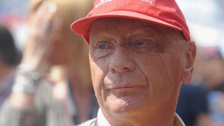 Ники Лауда се връща на пистата 40 дни след огнения ад на "Нюрбургринг"