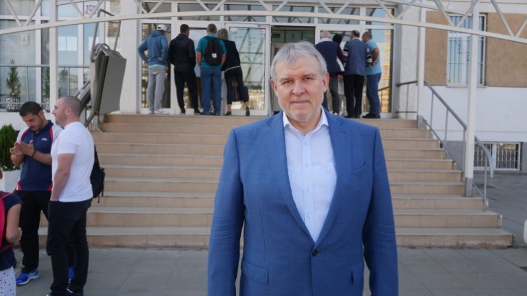 Според активиста на партията Дончо Златев синята партия се е обезличила и се е превърнала в придатък на ГЕРБ