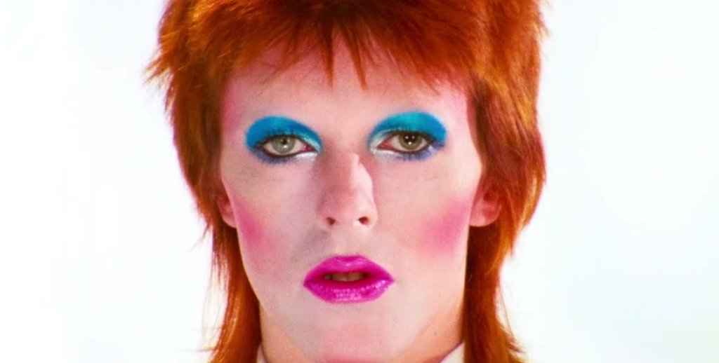 Moonage Daydream
Документалният филм за Дейвид Боуи представя различните самоличности на музиканта - от рок звезда до художник, актьор и пътешественик. Режисьор на филма е Брет Морган ("Кърт Кобейн: Дяволски монтаж"), а лентата включва редки архивни кадри, концертни изпълнения и истории за създаването на иконични песни за рока като Spacе Oddity, Sound and Vision и Heroes.