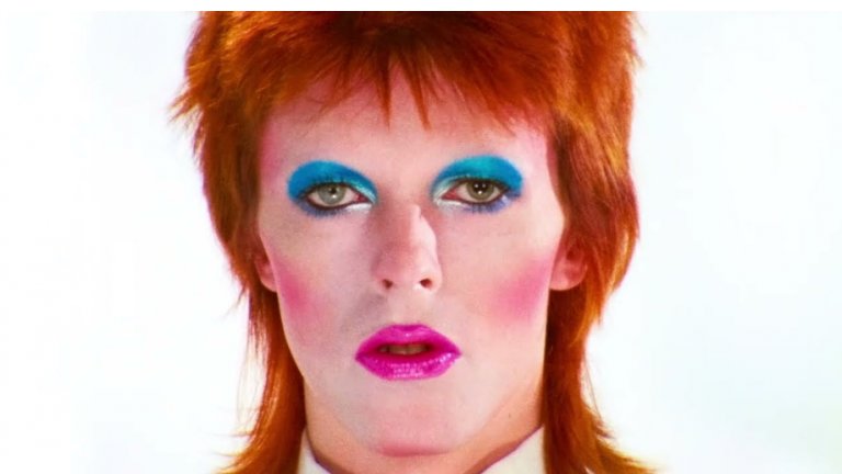 Moonage Daydream
Документалният филм за Дейвид Боуи представя различните самоличности на музиканта - от рок звезда до художник, актьор и пътешественик. Режисьор на филма е Брет Морган ("Кърт Кобейн: Дяволски монтаж"), а лентата включва редки архивни кадри, концертни изпълнения и истории за създаването на иконични песни за рока като Spacе Oddity, Sound and Vision и Heroes.