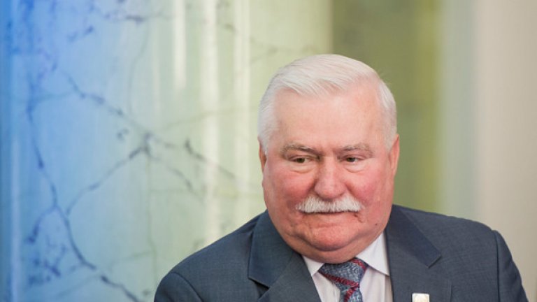 Лех Валенса основава първия профсъюз в Съветския блок през 1980 г. - „Солидарност", а след това става първият демократично избран президент на Полша