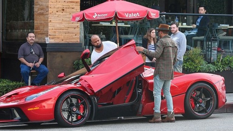Люис Хамилтън: Да имаш LaFerrari и да го дадеш на Джъстин Бийбър