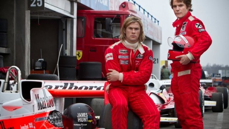 В екшън драмата"С пълна газ" (2013), Хемсуърт играе Джеймс Хънт. Филмът разказва за конкуренцията между звездите на Форумла 1 Хънт и Ники Лауда