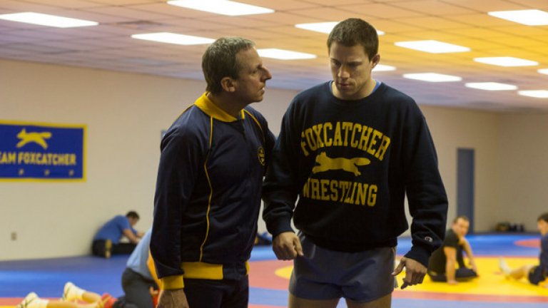 Foxcatcher (14 ноември)
Едва четвъртият филм на Бенет Милър („Кешбол”, „Капоти”) като нищо може да го изведе до най-предните режисьорски редици в Холивуд.
Психологическият трилър е базиран на истинската съдба на братята Дейв и Марк Шулц, първият от които е олимпийски шампион по борба. Тяхната връзка с аристократа Джон Дюпон, който тренира Марк за Олимпийските игри през 1988 г., води до шокираща и неочаквана развръзка.   
Във Foxcatcher комикът Стив Карел е невероятен и почти непознаваем, а някои журналисти вече побързаха да обявят, че Чанинг Тейтъм и Марк Ръфало са направили ролите на живота си като братята Шулц.