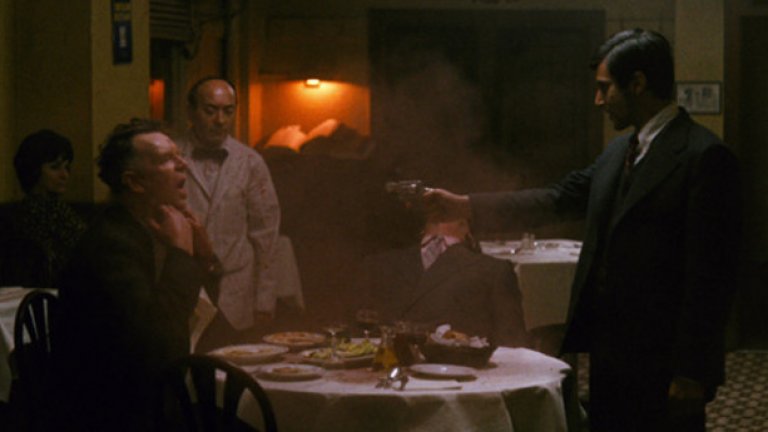 1. Кръстникът/Godfather (1972)
В главните роли са Марлон Брандо и Ал Пачино като ръководители на престъпна фамилия от италиански произход в Ню Йорк. Сюжетът, обхващащ периода от 1945 до 1955 година, е фокусиран върху превръщането на Майкъл Корлеоне от неангажиран родственик в безмилостен мафиотски бос на фона на живота на семейството на патриарха Вито Корлеоне.
Много критици определят "Кръстникът" като един от най-великите филми на световното кино и като един от най-влиятелните, особено в жанра на гангстерските филми. След своето излизане филмът има най-големите приходи в историята на киното - позиция, която запазва до 1976 година, когато е изместен от "Челюсти".