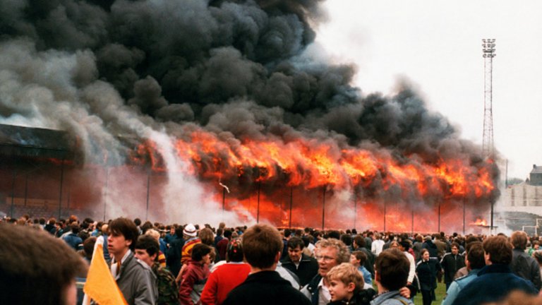 Драмата от 11 май 1985 г., по-малко от три седмици преди тази на „Хейзел", се случва в двубоя между Брадфорд Сити и Линкълн от третото ниво на английския футбол. 