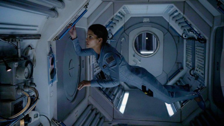 Героинята на Холи Бери забременява по необясним начин след 13 месеца усамотение в космоса
