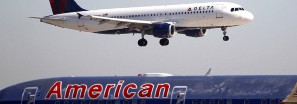 Delta Airlines - American Airlines jet