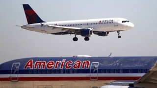 Delta Airlines - American Airlines jet