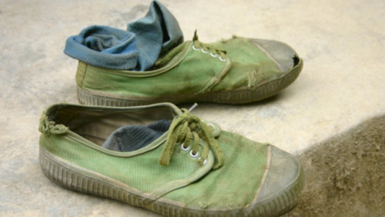 Същото важи и за старите ви обувки. Колкото и да сте привързани към тях, колкото и хубави спомени да имате заедно просто в един момент идва време за раздяла. И моментът е сега.