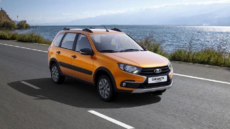 Освен това автомобилите ще се предлагат само в два цвята заради липса на боя