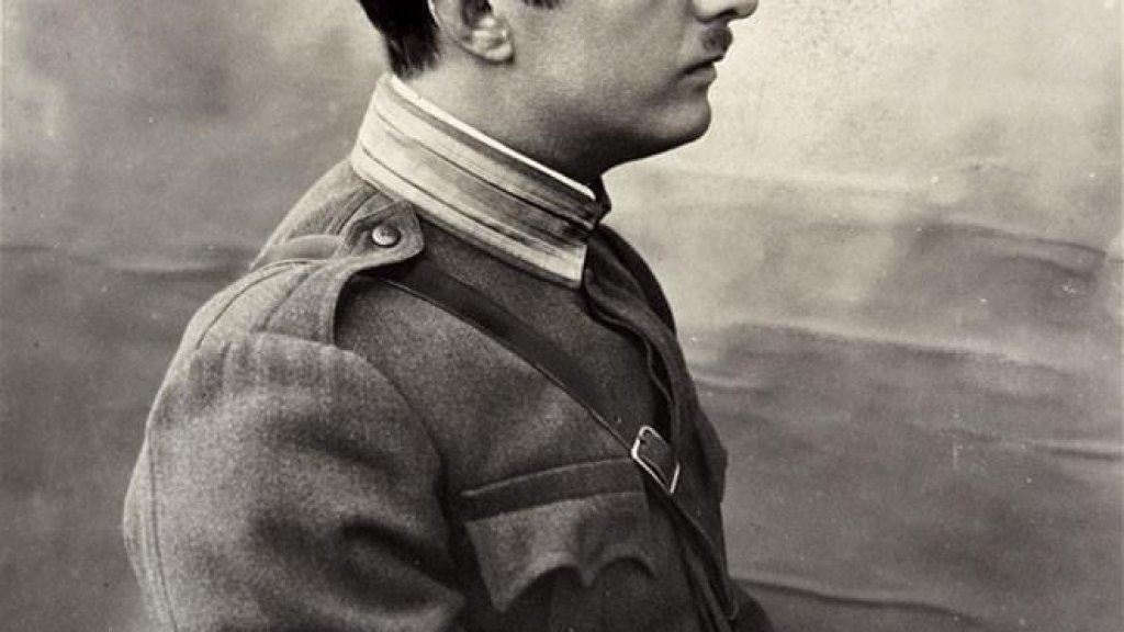 Zog_I_(side_portrait)