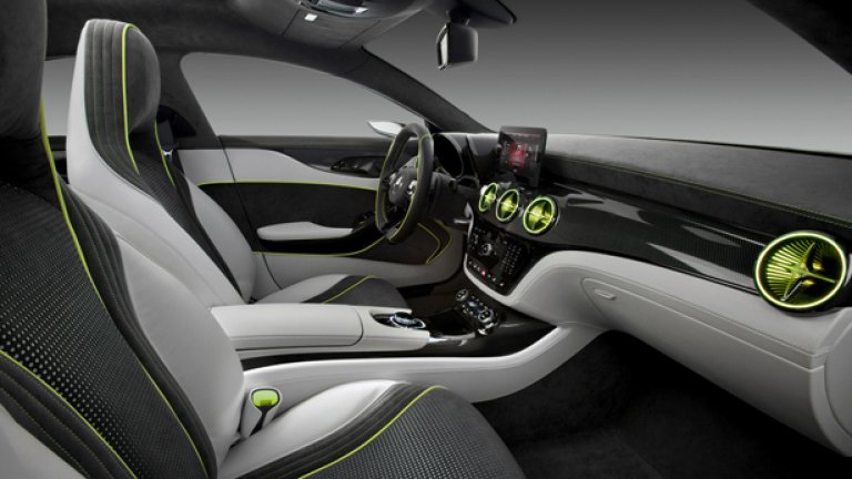 Интериорът е зает от новата А-класа, но е допълнително евоюлирал