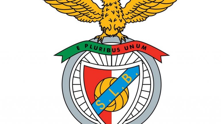 Бенфика (Португалия)
Основата, на която се намира щитът с емблемата на футболния отбор и орелът, не е нищо по-различно от... велосипедно колело. Факт е, че Бенфика е основан от колоездачи и колоезденето винаги е било сред основните спортове в португалския гранд.