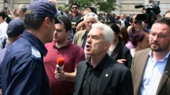 Волен Сидеров и неговите поддръжници влязоха в конфронтация с мюсюлмани пред "Баня Башъ" в София на 20 май.