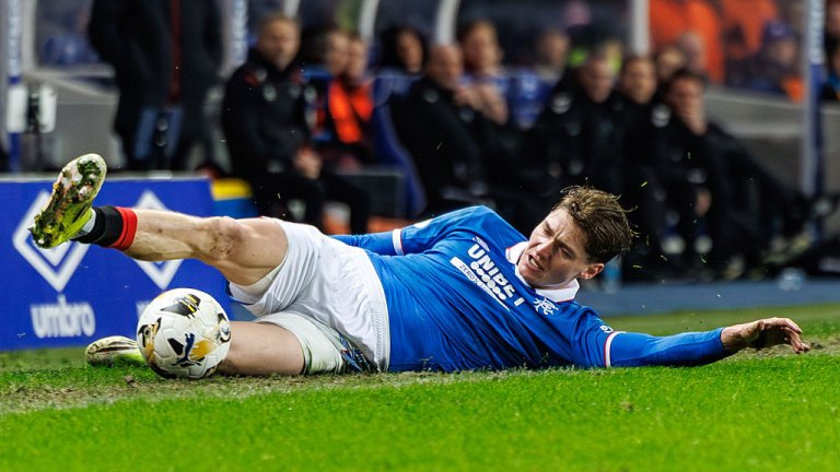 Нападател на Рейнджърс е все по-близо до това да стане български национал